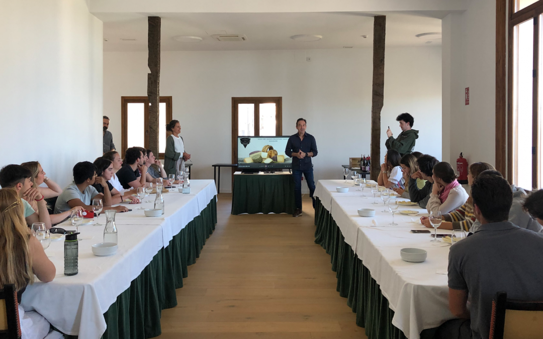 ALUMNOS DE LA «CORDON BLEU» APRENDEN EN CUENCA